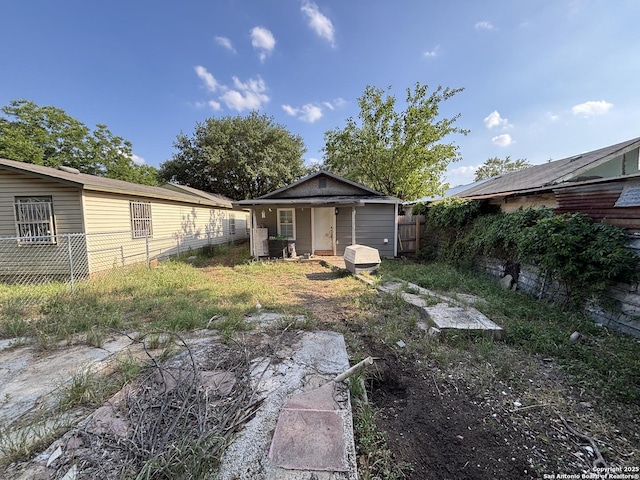 3527 S Laredo, San Antonio, TX 78207 - view of yard with an outdoor structure