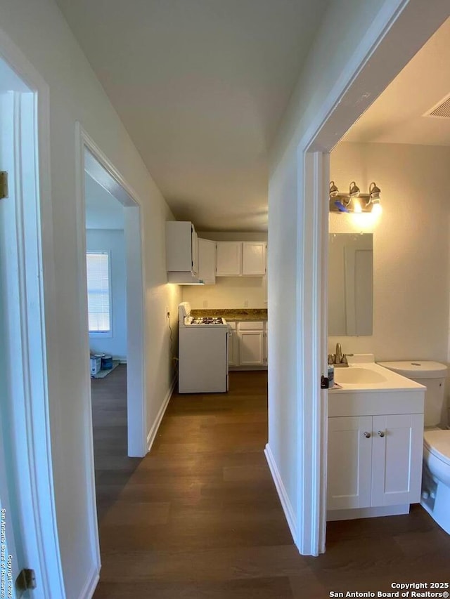 646 N San Eduardo, San Antonio, TX 78228 - corridor with dark wood-style floors and a sink