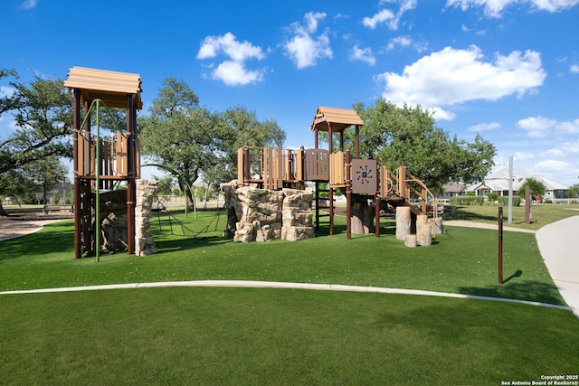 1573 Las Fontanasa, New Braunfels, TX 78132 - community playground featuring a yard