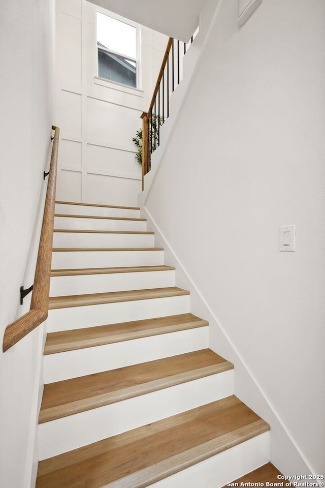 1939 W French Pl, San Antonio, TX 78201 - view of stairs