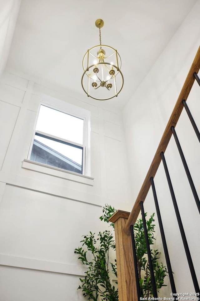 1939 W French Pl, San Antonio, TX 78201 - detailed view of a chandelier