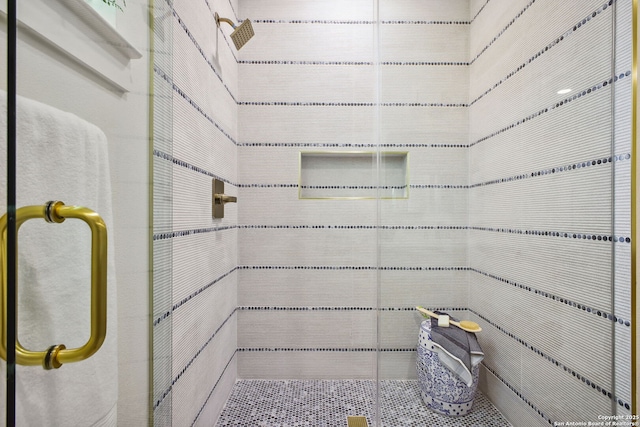 1939 W French Pl, San Antonio, TX 78201 - bathroom featuring a tile shower