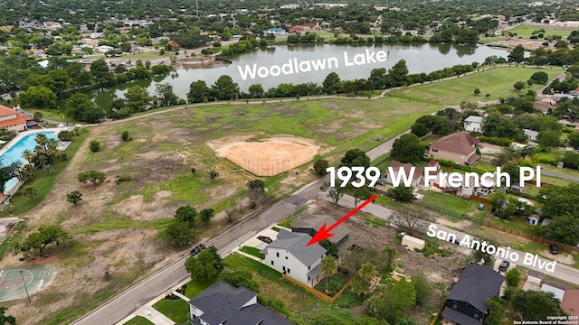 1939 W French Pl, San Antonio, TX 78201 - aerial view of property and surrounding area featuring a nearby body of water and nearby suburban area