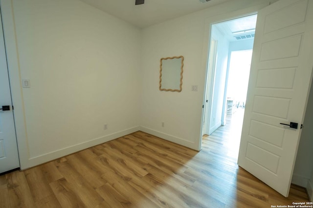 137 Mescalero, Boerne, TX 78006 - unfurnished room with light wood-type flooring and ceiling fan