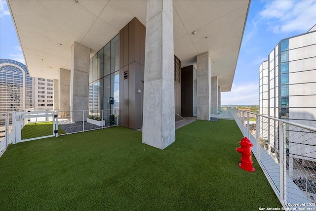 313 17th Unit, Austin, TX 78701 - view of grassy yard with a balcony