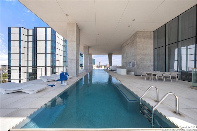 313 17th Unit, Austin, TX 78701 - view of indoor community pool