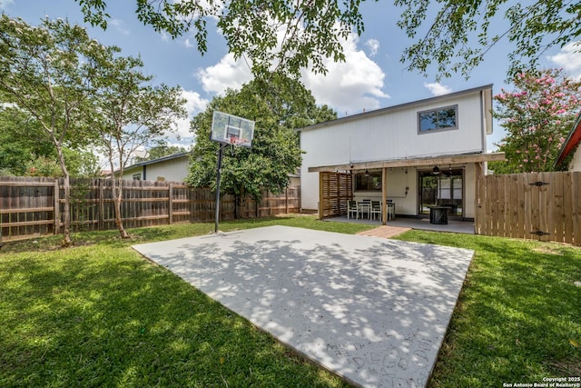 7711 Chatsworth, San Antonio, TX 78250 - view of sport court featuring a fenced backyard