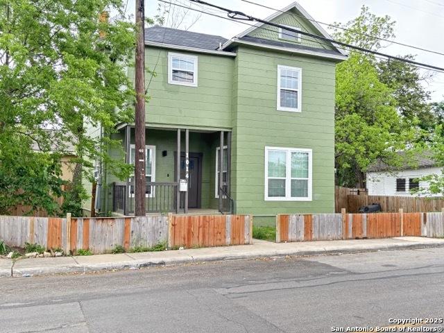 1014 Montana, San Antonio, TX 78203 - view of front facade featuring a fenced front yard
