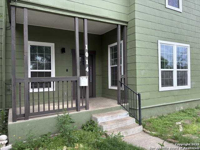 1014 Montana, San Antonio, TX 78203 - entrance to property with covered porch