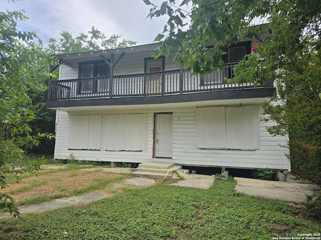 1311 Fulton, San Antonio, TX 78201 - view of front of property with a balcony and entry steps
