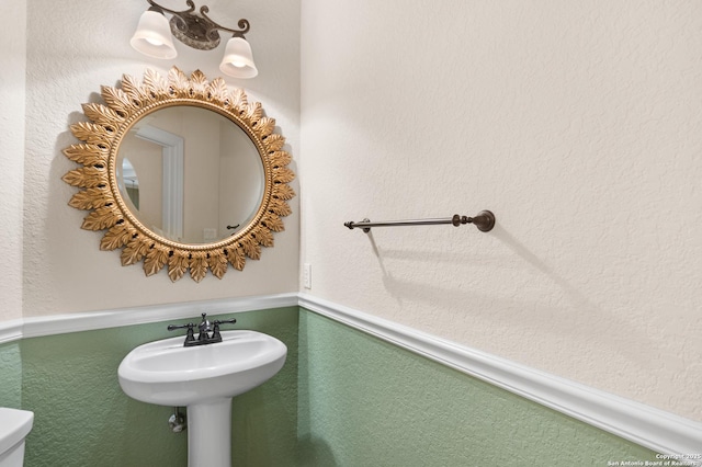 106 Oak Meadow Ln, Boerne, TX 78006 - half bathroom with toilet