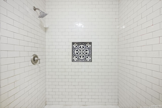 211 Sylvia, San Antonio, TX 78237 - full bath featuring a tile shower