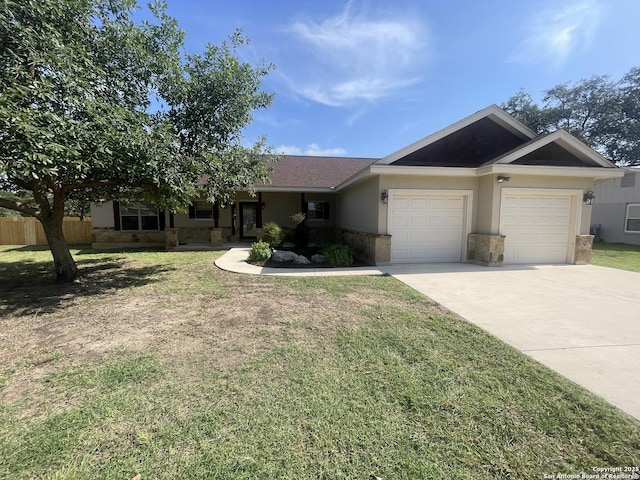 812 33rd St, Hondo, TX 78861 - ranch-style home featuring a garage, driveway, and stucco siding