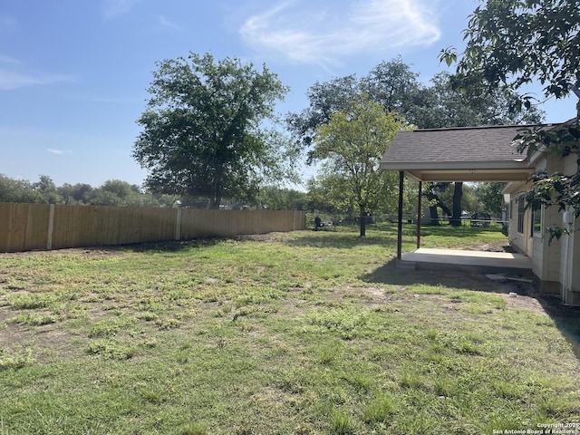 812 33rd St, Hondo, TX 78861 - view of yard