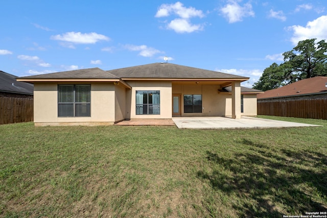 312 Bunker Hl, Pleasanton, TX 78064 - rear view of house featuring a patio area and stucco siding