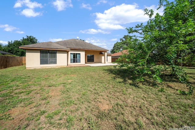 312 Bunker Hl, Pleasanton, TX 78064 - rear view of house with stucco siding and a patio