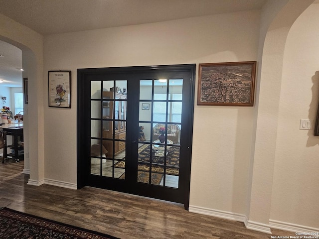 111 Lone Fls, Universal City, TX 78148 - foyer entrance with arched walkways and wood finished floors