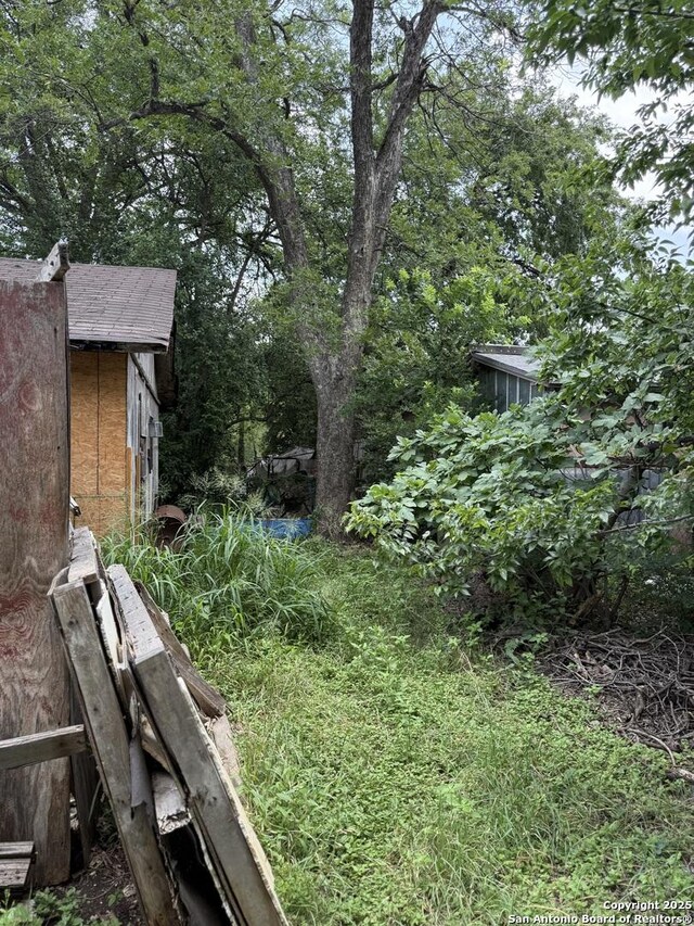 330 Madero, San Antonio, TX 78207 - view of yard
