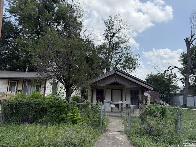 330 Madero, San Antonio, TX 78207 - bungalow with a gate, a fenced front yard, and covered porch