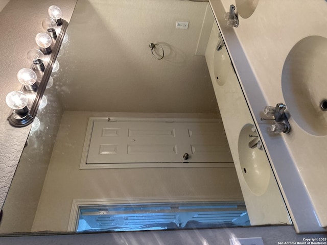 4606 Gambels Quail, Converse, TX 78109 - view of bathroom