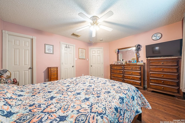11002 Stagwood Pass, San Antonio, TX 78254 - bedroom featuring wood finished floors, a textured ceiling, and ceiling fan