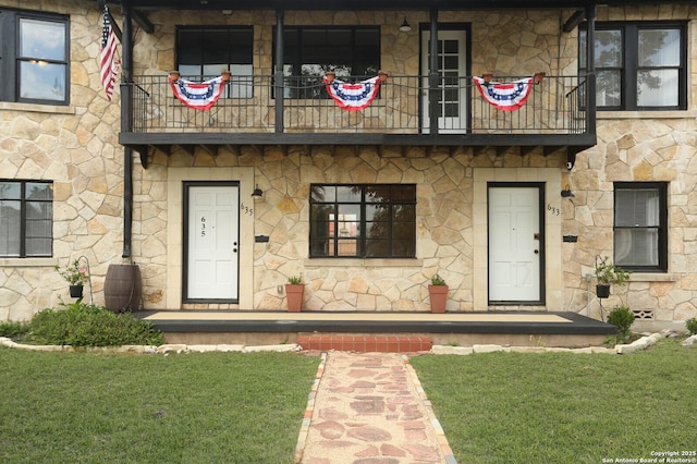 1002 Kampmann Blvd, San Antonio, TX 78201 - view of front of property with stone siding, a balcony, and a front lawn