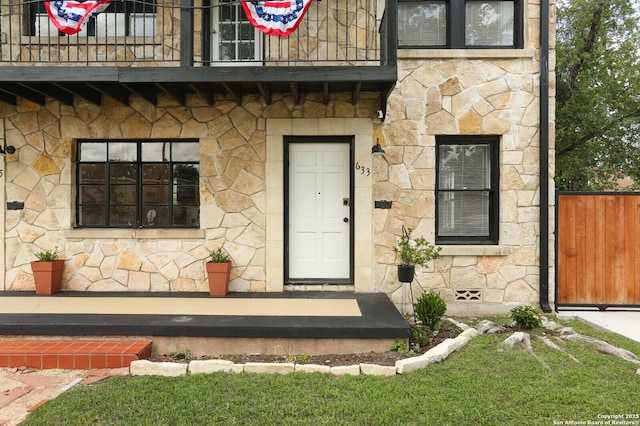 1002 Kampmann Blvd, San Antonio, TX 78201 - doorway to property featuring stone siding and a balcony