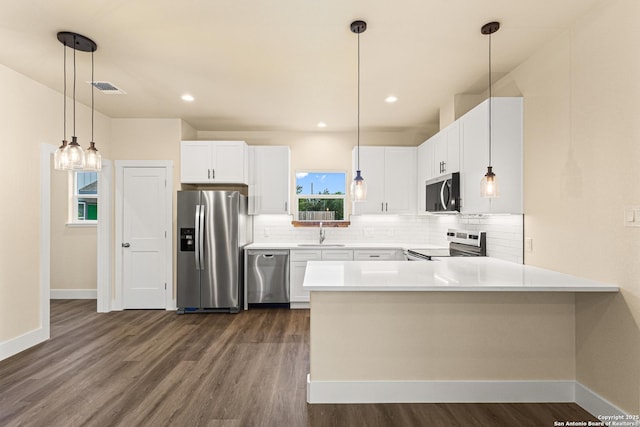 304 Riley Way, Kerrville, TX 78028 - kitchen with stainless steel appliances, dark wood-style flooring, decorative backsplash, a peninsula, and recessed lighting