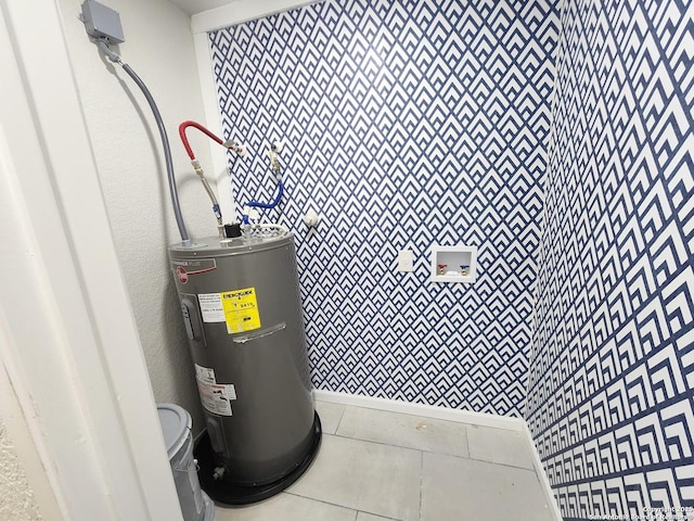 102 Wonder, San Antonio, TX 78213 - utility room featuring water heater