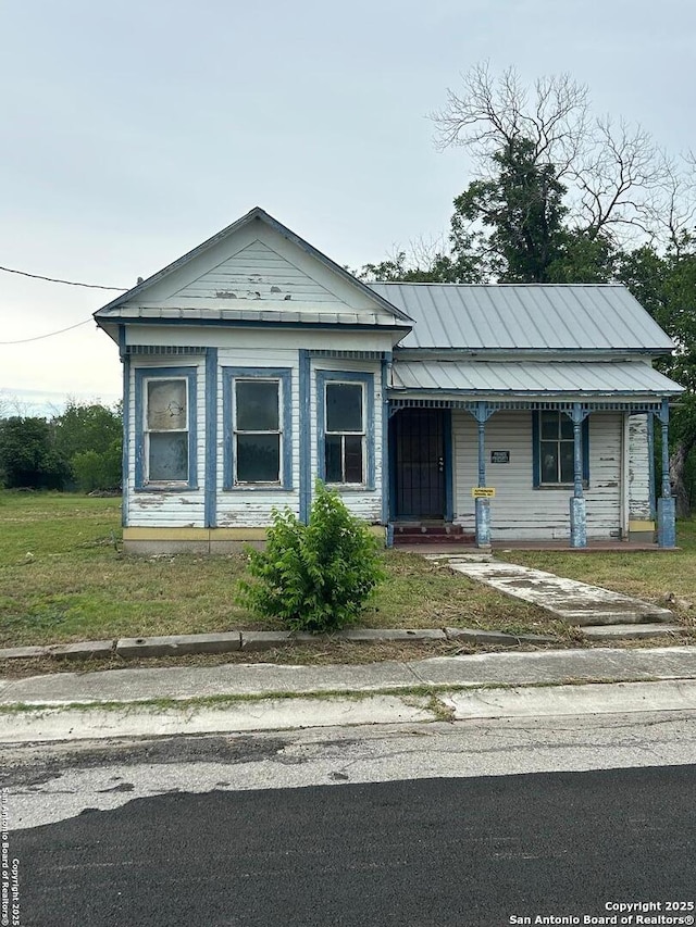 316 W Seideman St, Seguin, TX 78155 - view of front of house featuring a porch