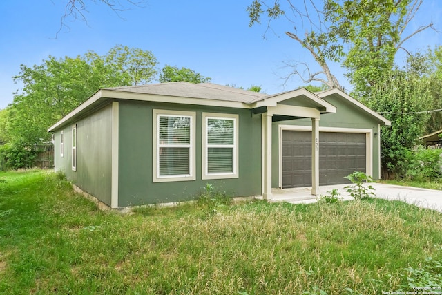 223 Baxter, Seguin, TX 78155 - view of front facade featuring stucco siding and a detached garage