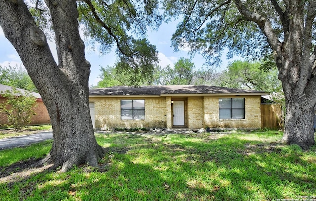 105 Apache, Cibolo, TX 78108 - ranch-style home with brick siding