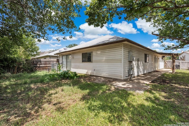 7643 Heathridge, San Antonio, TX 78250 - rear view of property featuring a fenced backyard