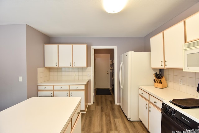 10310 Mission Crk, Converse, TX 78109 - kitchen featuring white appliances, wood finished floors, tasteful backsplash, and light countertops