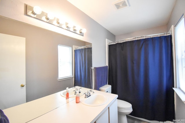 10310 Mission Crk, Converse, TX 78109 - full bath featuring vanity and a shower with curtain