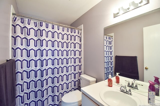 10310 Mission Crk, Converse, TX 78109 - full bathroom with vanity and a shower with curtain