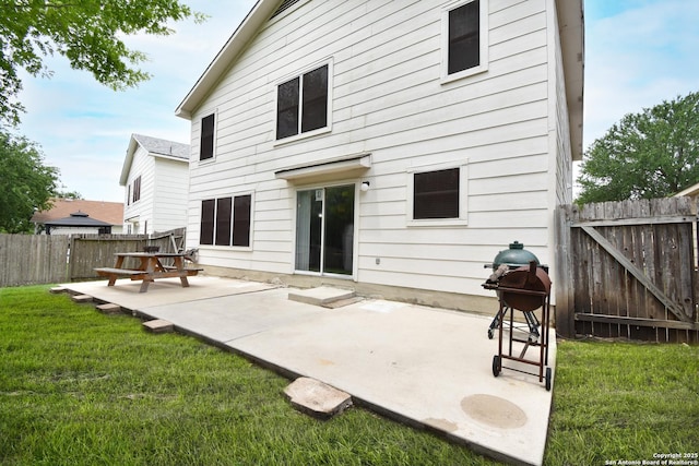 10310 Mission Crk, Converse, TX 78109 - back of house with a patio