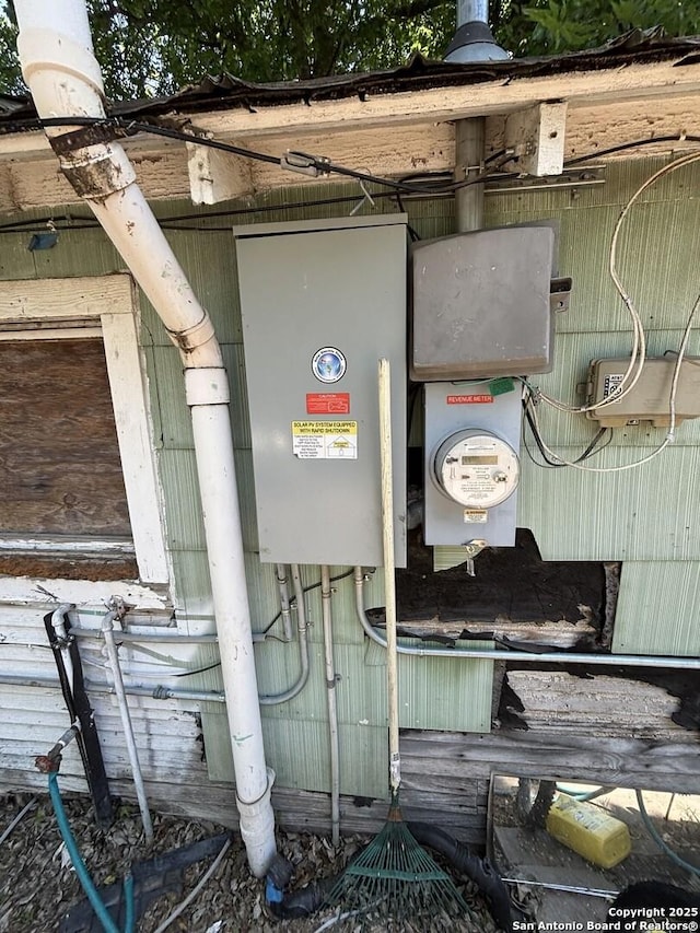 211 Wilcox, San Antonio, TX 78211 - exterior view of electric meter