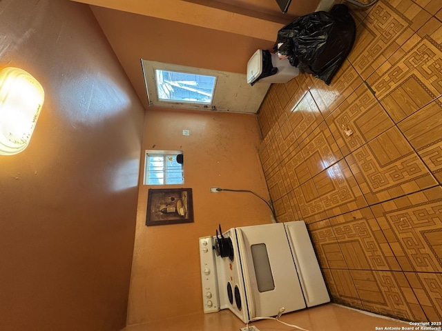 211 Wilcox, San Antonio, TX 78211 - unfurnished living room featuring a towering ceiling and a skylight