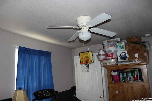 401 W Lindbergh Blvd, Universal City, TX 78148 - interior space with a textured ceiling and a ceiling fan