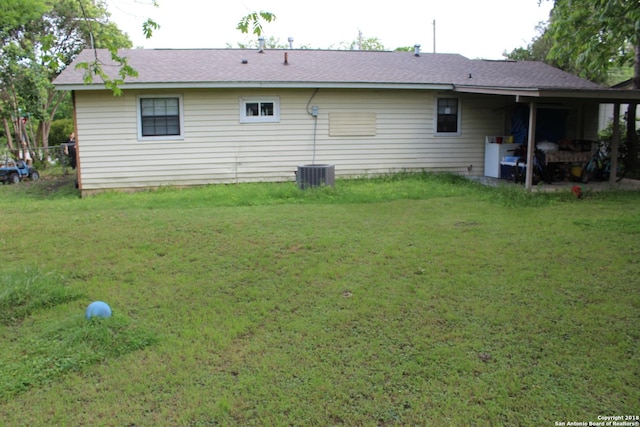 401 W Lindbergh Blvd, Universal City, TX 78148 - back of house with a yard and roof with shingles