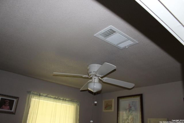 401 W Lindbergh Blvd, Universal City, TX 78148 - detailed view of a ceiling fan