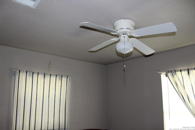 401 W Lindbergh Blvd, Universal City, TX 78148 - detailed view of a ceiling fan