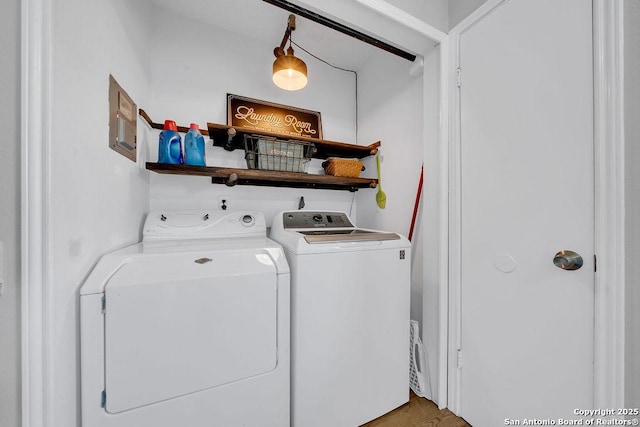 808 Fern Mdw, Universal City, TX 78148 - laundry room featuring washer and dryer