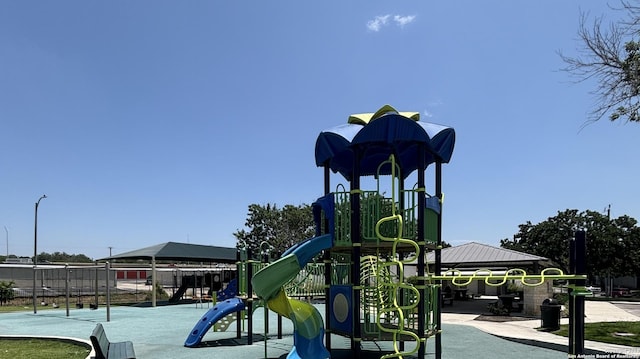 808 Fern Mdw, Universal City, TX 78148 - community playground featuring a gazebo