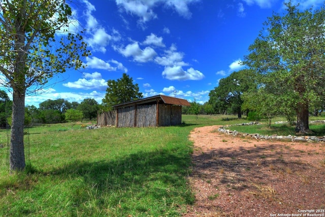 142 Four Bears Trl, Kerrville, TX 78028 - view of yard featuring an outbuilding, a pole building, and a rural view