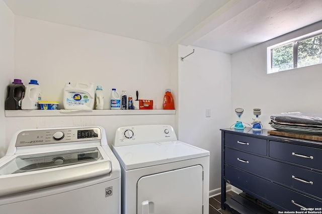 547 Patricia, San Antonio, TX 78216 - laundry area featuring washing machine and clothes dryer