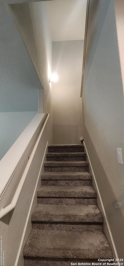7115 Mesa Clfs, Converse, TX 78109 - view of stairway