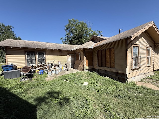 918 Potomac, San Antonio, TX 78202 - back of property featuring a yard and a patio