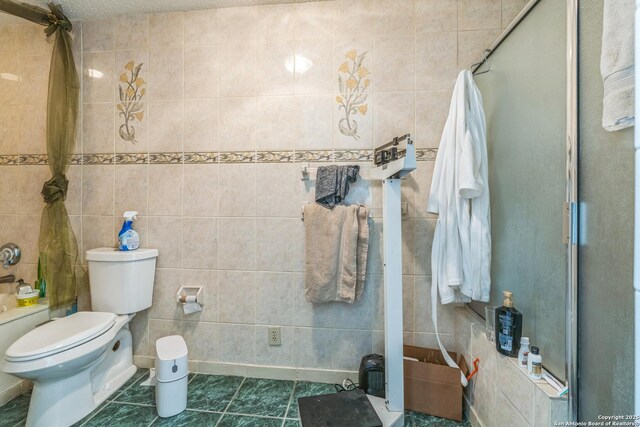 2102 Border Ml, San Antonio, TX 78230 - bathroom featuring toilet and tile walls
